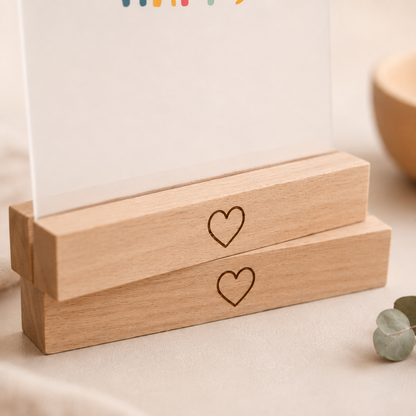 Kartenhalter aus Buchenholz im 2er Set – mit Herzgravur