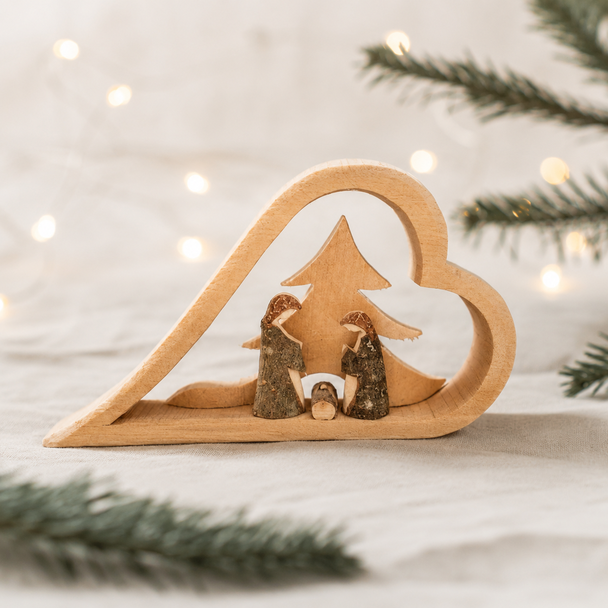 Weihnachtskrippe aus Holz klein – handgeschnitzt in Deutschland