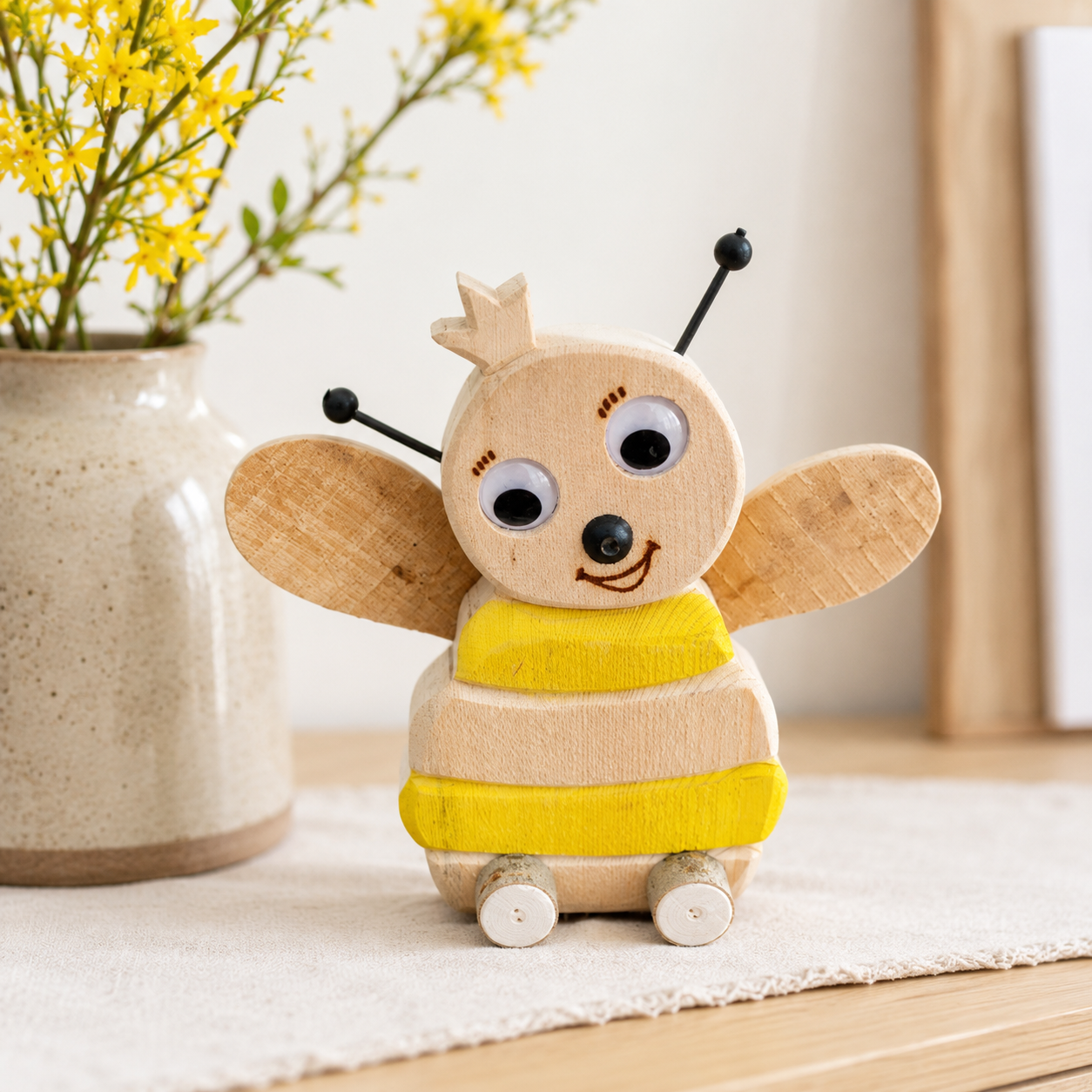 Deko Biene aus Holz – liebevolle Dekoration für Frühling & Sommer